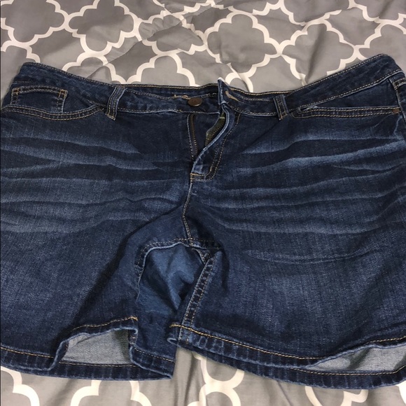 Jean Bermuda shorts - Picture 1 of 3